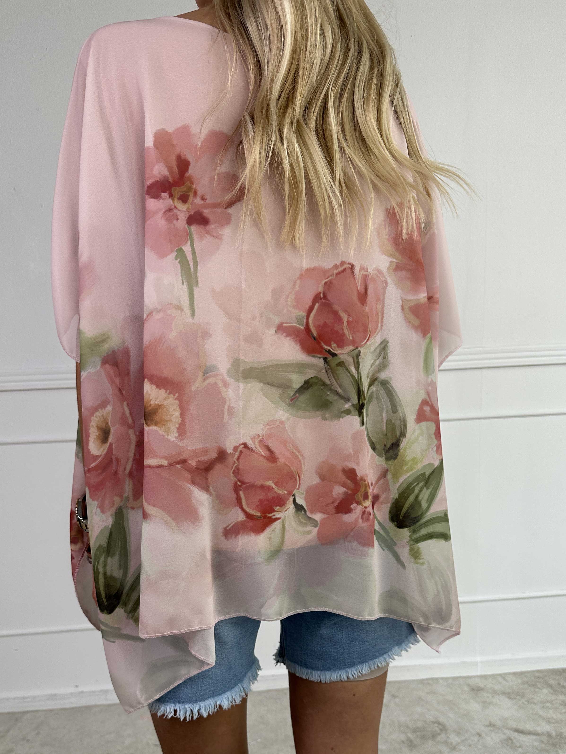 Mirabella Shirt - Söt tunika med löst chiffonglager med blommiga motiv